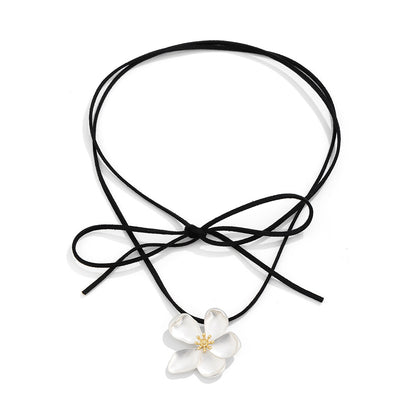 Fashion metal five petal flower pendant wrapped around neck chain, feminine necklace set